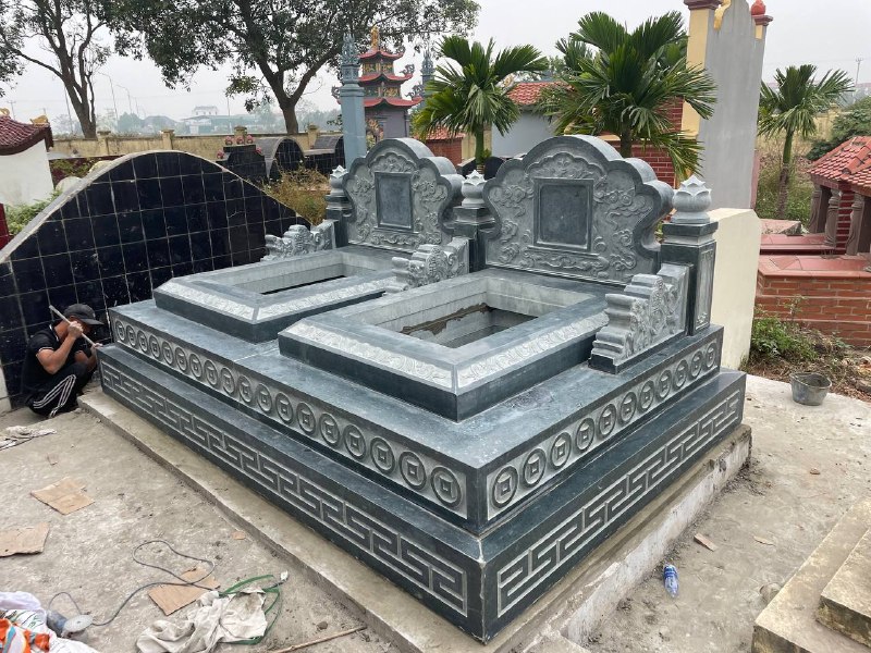 Mộ đôi đá xanh rêu nguyên khối, hoa văn tinh xảo, kích thước 3,68m x 2,35m - ảnh 3