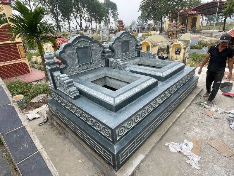 Mộ đôi đá xanh rêu nguyên khối, hoa văn tinh xảo, kích thước 3,68m x 2,35m - ảnh 4