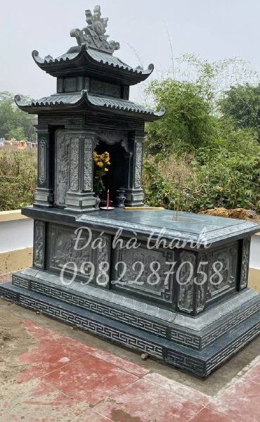 Mộ hai mái xanh rêu đá tự nhiên nguyên khối, kích thước 216×126×260 cm