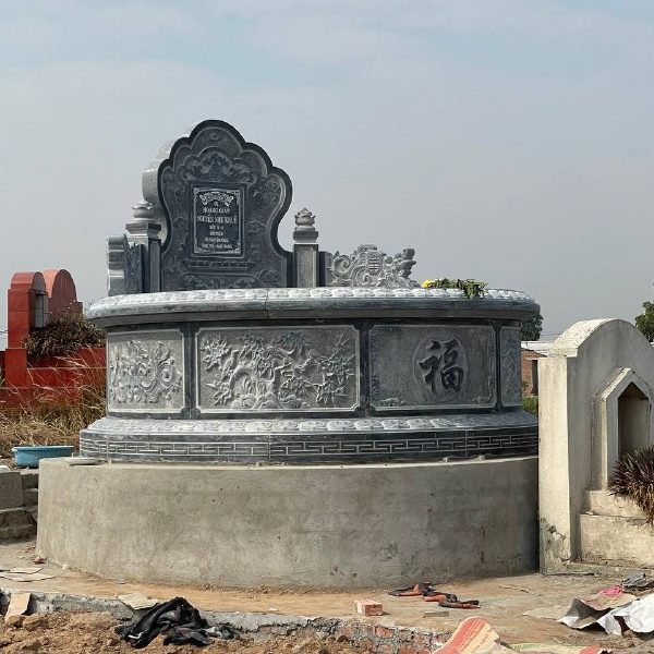Mộ tròn đá xanh đen 310×310×216 cm, giá 120000000 VNĐ