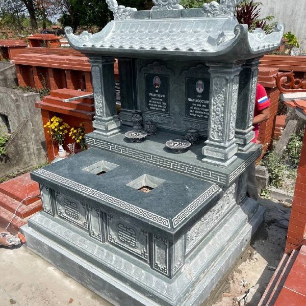 Mộ đôi đá xanh rêu 167x155x275 cm, chế tác tại Ninh Vân Ninh Bình