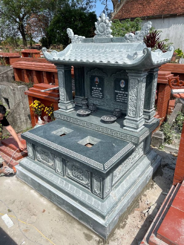 Mộ đôi đá xanh rêu kích thước 167x155x275 cm, thiết kế hài hoà, hoa văn sắc nét - ảnh 2