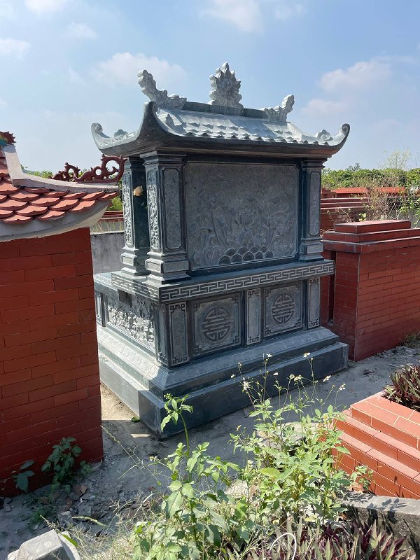 Mộ đôi đá xanh rêu kích thước 167x155x275 cm, thiết kế hài hoà, hoa văn sắc nét - ảnh 3