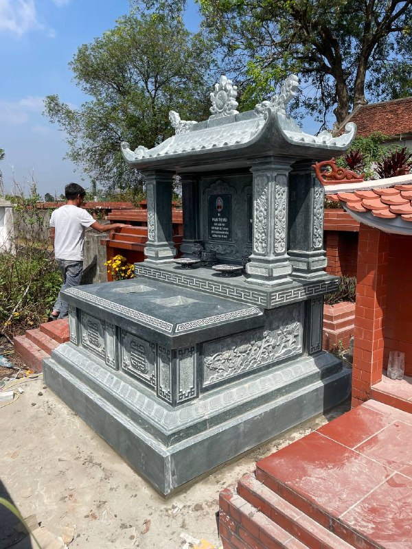 Mộ đôi đá xanh rêu kích thước 167x155x275 cm, thiết kế hài hoà, hoa văn sắc nét - ảnh 4