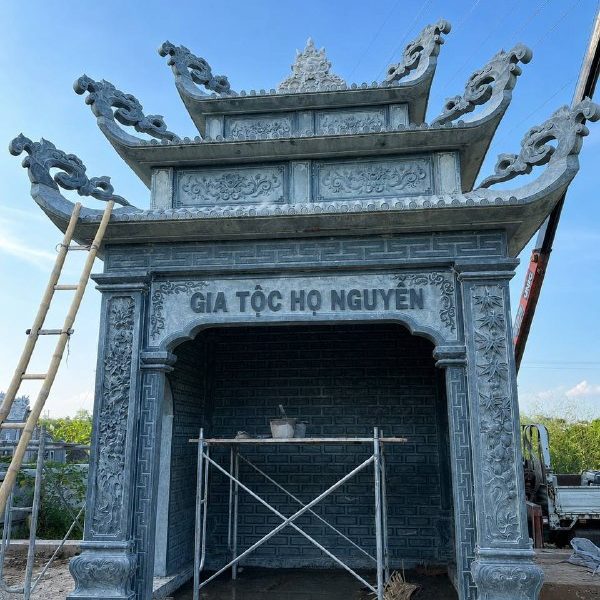 Lầu đá xanh rêu 365x255x450 cm – Lăng thờ đá, giá 400 triệu